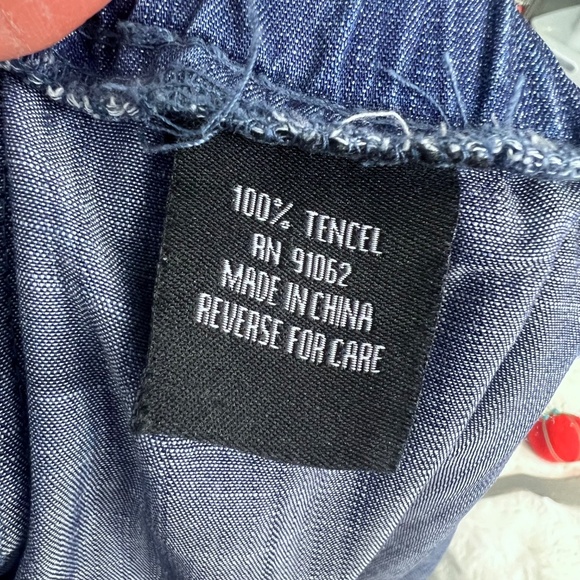 💙|•STANDARDS & PRACTICES•| Lightweight Denim Wide Leg Jumpsuit Size Large - Picture 11 of 14